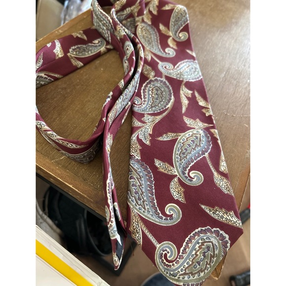 Oscar de la Renta Couture Collection Burgundy Paisley Silk Tie Mens Necktie - Picture 2 of 4